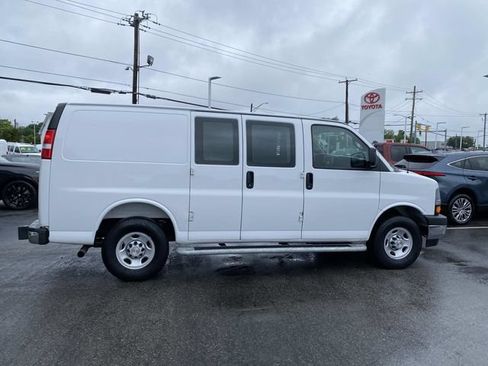 Used 2025 Chevrolet Express 2500 w/ Driver Convenience Package RWD image 10