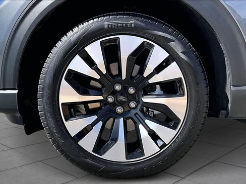 Used 2025 Ford Explorer Platinum w/ LUX Leather Package image 11