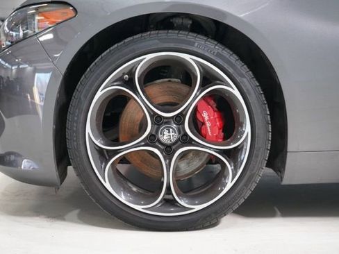 Used 2025 Alfa Romeo Giulia AWD image 11