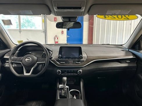 Used 2024 Nissan Altima 2.5 SV AWD/4WD image 16