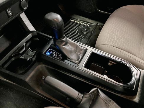 Used 2018 Toyota Tacoma SR image 16