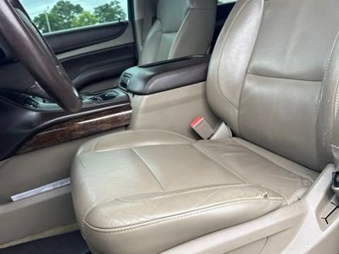 Used 2015 Chevrolet Suburban LT RWD image 14