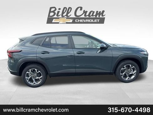 New 2026 Chevrolet Trax LT w/ LT Convenience Package FWD image 32