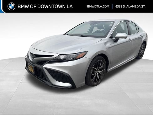 Used 2022 Toyota Camry SE image 1