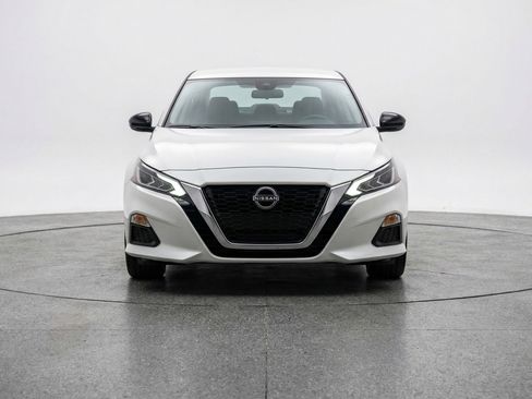 Used 2025 Nissan Altima 2.5 SV FWD image 2