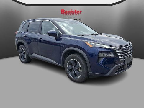 Used 2024 Nissan Rogue SV AWD/4WD image 3