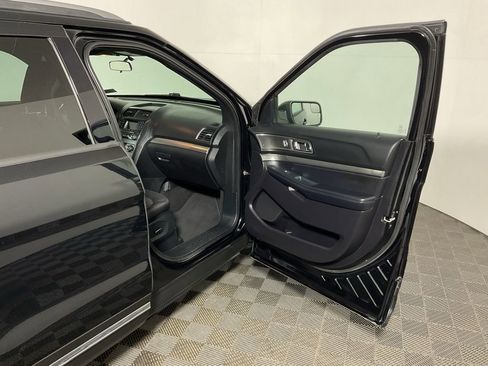 Used 2018 Ford Explorer XLT AWD/4WD image 36