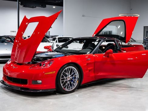 Used 2010 Chevrolet Corvette ZR1 w/ Preferred Equipment Group RWD image 32
