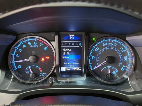 Used 2021 Toyota Tacoma TRD Sport w/ TRD Premium Sport Package AWD/4WD image 21