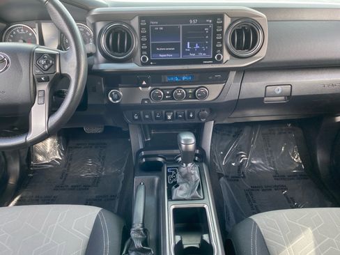 Used 2022 Toyota Tacoma TRD Sport w/ Technology Package image 11