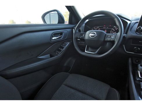 Certified 2025 Nissan Rogue SV image 11