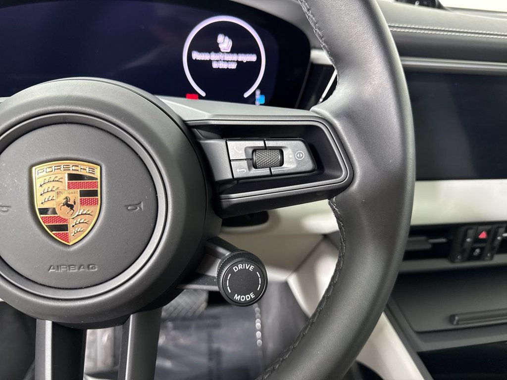 Certified 2025 Porsche Macan Electric RWD image 40