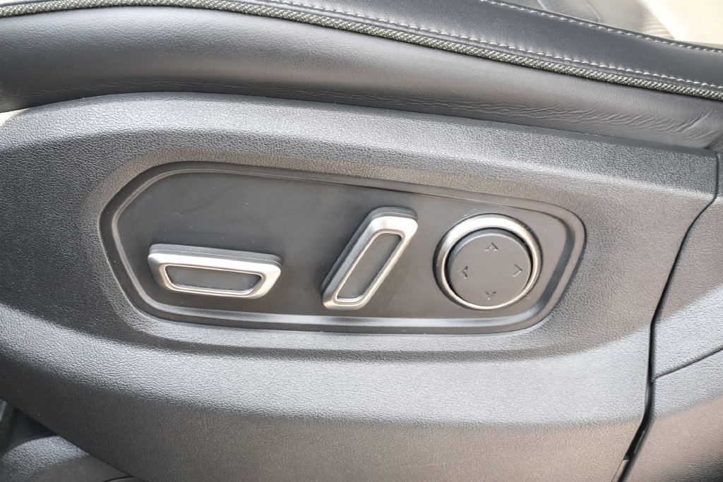 Used 2024 Rivian R1S Adventure Dual AWD/4WD image 10