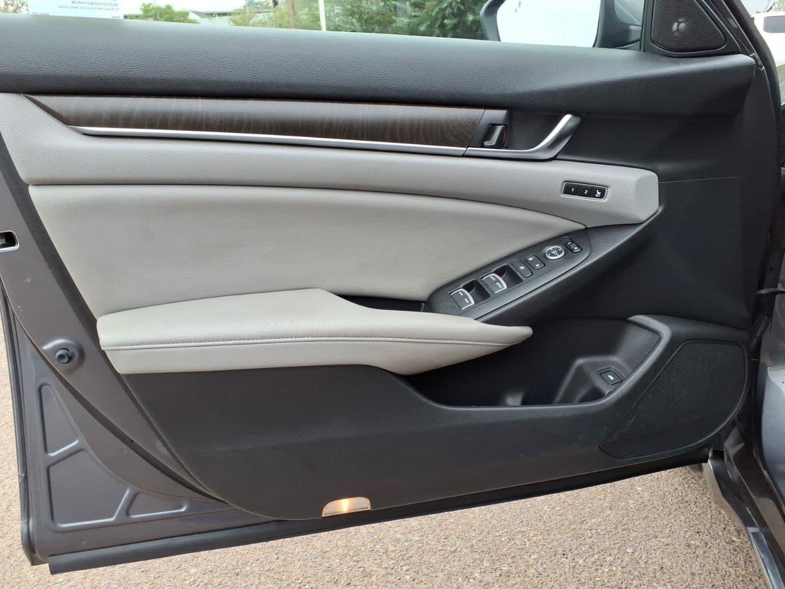 Used 2018 Honda Accord Touring image 13