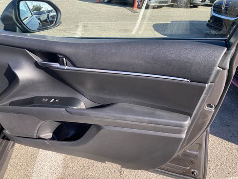Used 2018 Toyota Camry SE FWD image 21
