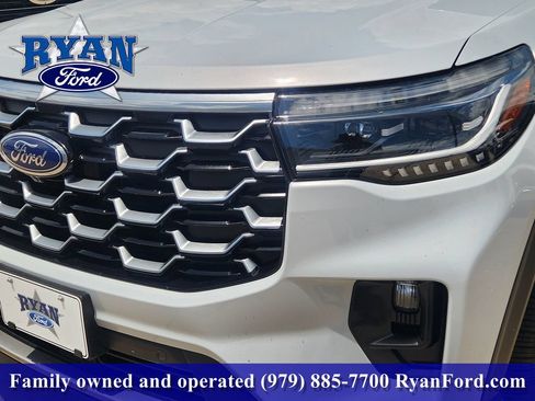 Used 2025 Ford Explorer Platinum w/ LUX Leather Package AWD/4WD image 6