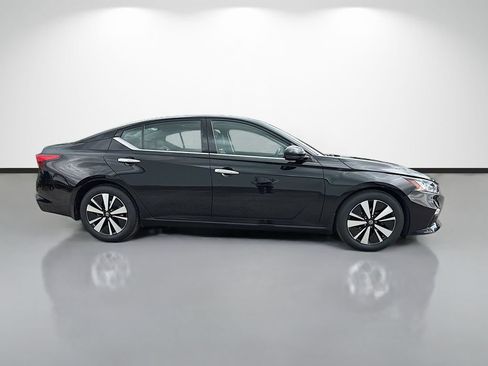 Used 2022 Nissan Altima 2.5 SL FWD image 2