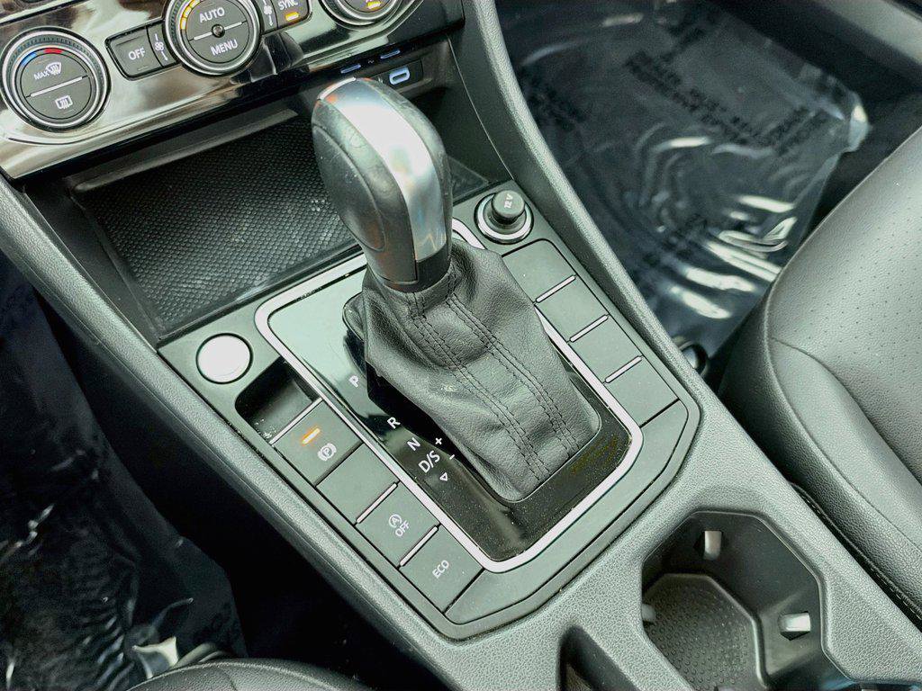Used 2020 Volkswagen Jetta SE w/ SE Cold Weather Package FWD image 16