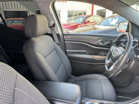 Used 2023 GMC Acadia SLE w/ Driver Convenience Package image 10