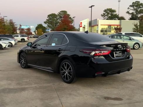 Used 2022 Toyota Camry SE image 4