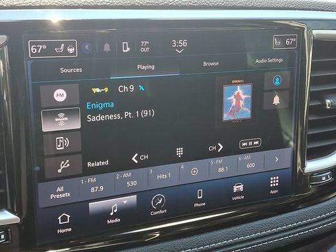 Used 2023 Chrysler Pacifica Touring-L FWD image 17