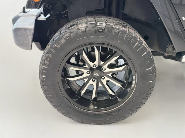 Used 2017 Jeep Wrangler Unlimited Sahara w/ Mopar Chrome Edition Group AWD/4WD image 21