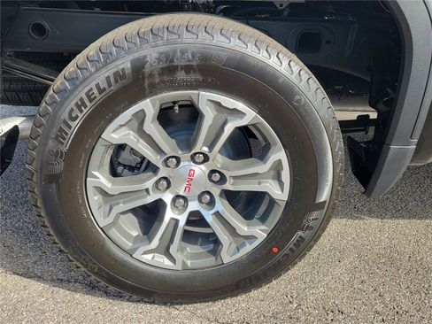 New 2026 GMC Sierra 1500 SLE image 6