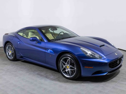 Used 2010 Ferrari California image 12