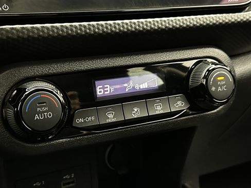 Used 2022 Nissan Kicks SV image 16