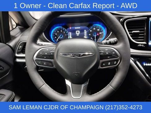Used 2025 Chrysler Pacifica Select image 18