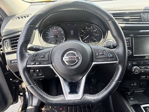 Used 2019 Nissan Rogue SV w/ Premium Package FWD image 11