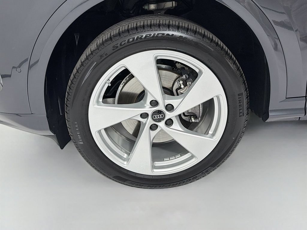 Used 2025 Audi Q5 Premium Plus w/ Premium Plus AWD/4WD image 33