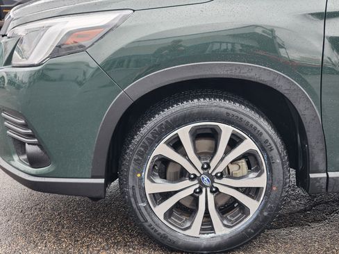 Used 2023 Subaru Forester Limited image 9