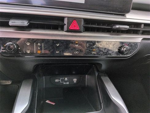 Used 2024 Kia Sorento LX image 22