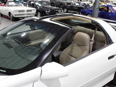 Used 1996 Chevrolet Camaro Z28 RWD image 20