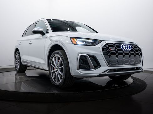 Certified 2025 Audi SQ5 Premium Plus w/ Premium Plus Package image 1