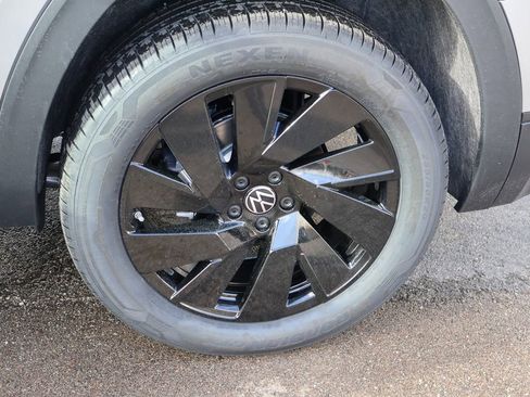 New 2026 Volkswagen Atlas SE image 45