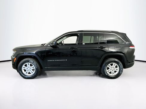 Used 2023 Jeep Grand Cherokee Laredo AWD/4WD image 8