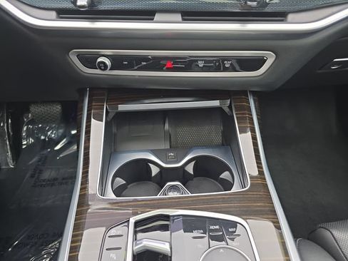 Used 2025 BMW X7 xDrive40i AWD/4WD image 28