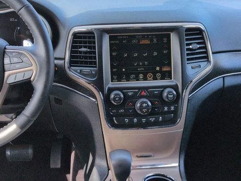 Used 2016 Jeep Grand Cherokee Limited w/ Luxury Group II image 18