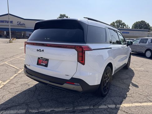 New 2027 Kia Carnival SX FWD image 7