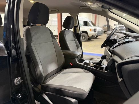 Used 2017 Ford Escape SE image 25