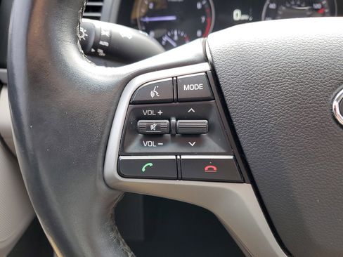 Used 2017 Hyundai Elantra Limited w/ Limited Tech Package 04 image 6