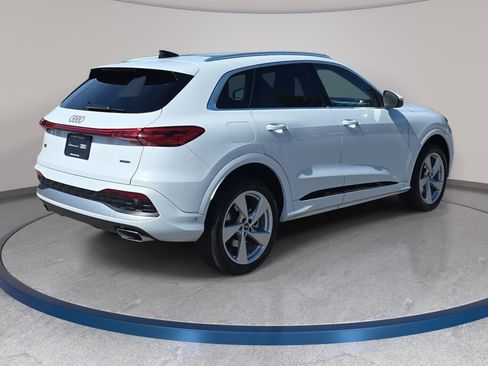 Certified 2025 Audi Q5 Premium w/ Premium Plus AWD/4WD image 5