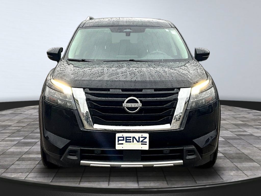 Used 2025 Nissan Pathfinder SL AWD/4WD image 2