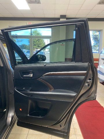 Used 2014 Toyota Highlander Limited AWD/4WD image 10