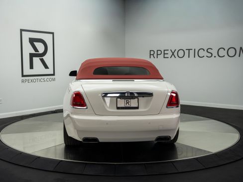 Used 2017 Rolls-Royce Dawn RWD image 33