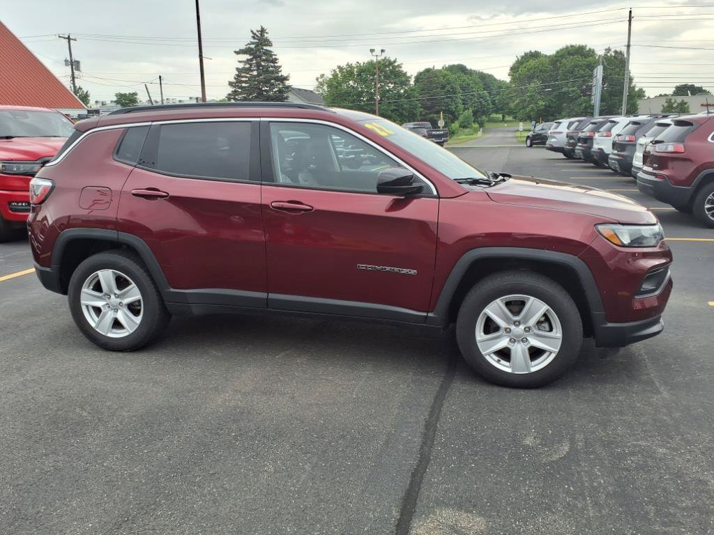 Used 2022 Jeep Compass Latitude w/ Convenience Group AWD/4WD image 4