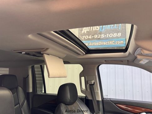 Used 2019 Cadillac Escalade ESV Premium Luxury RWD image 17