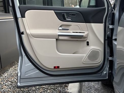 Used 2025 Mercedes-Benz GLA 250 4MATIC image 39